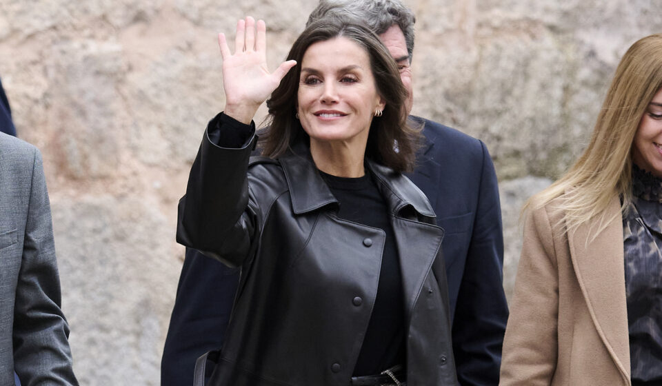 Letizia inaugura la Feria del Libro en un Madrid revolucionado por el Papa y Bad Bunny